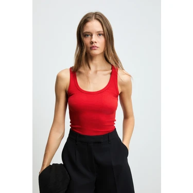 Lıllesol Kadın Fitilli Görünümlü Slim Fit Vücuda Oturan Havuz Yakalı Pamuklu Basic Kırmızı